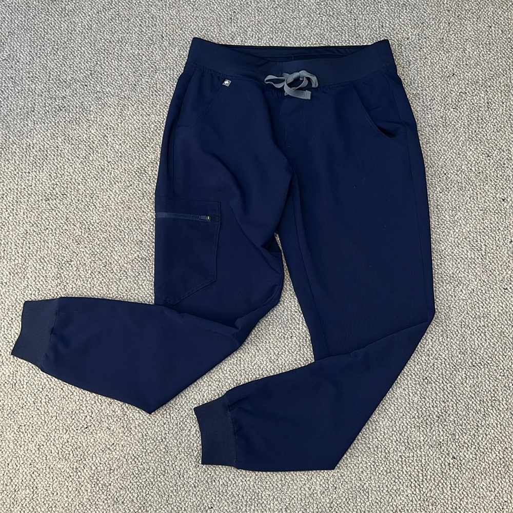 FIGS Women’s Zamora Jogger Scrub Pant. Size Small. Regular length. Navy Color.